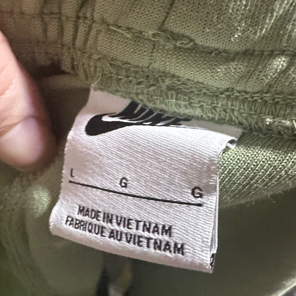 Nike Sportswear Tech Fleece Shorts Athletic DZ4472-386 Oil Green Knit Men L NWOT - Picture 5 of 7